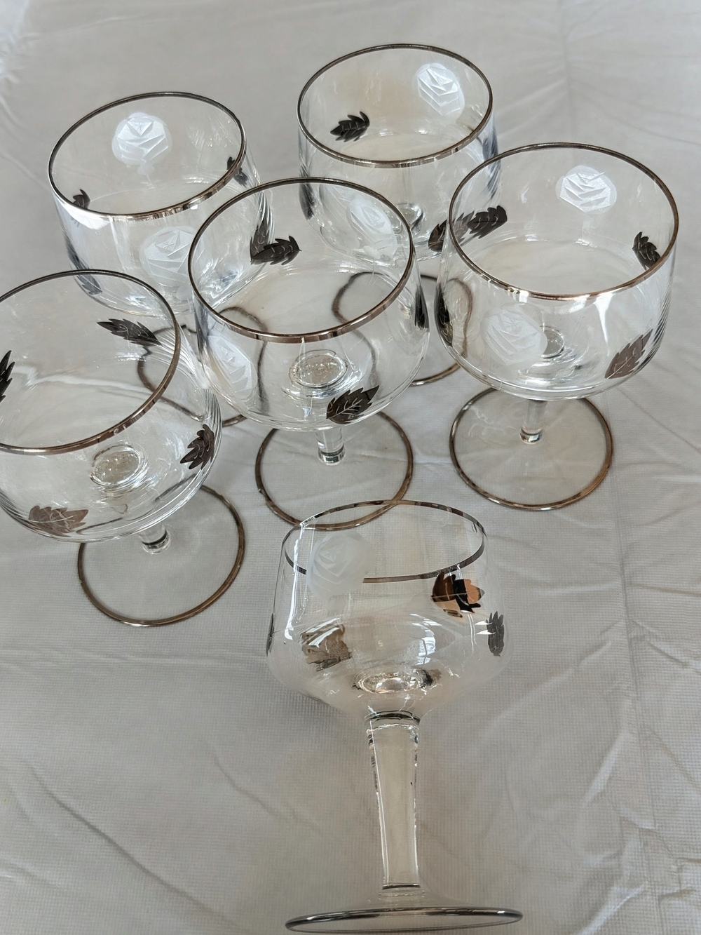 Vintage set of 6 Clear rose etched Stemmed Wine Glasses with Silver Leaf Detail